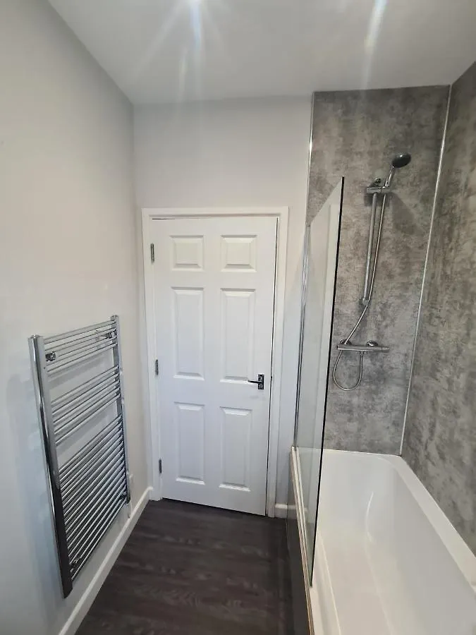 Apartment In Barnsley Central 0*,